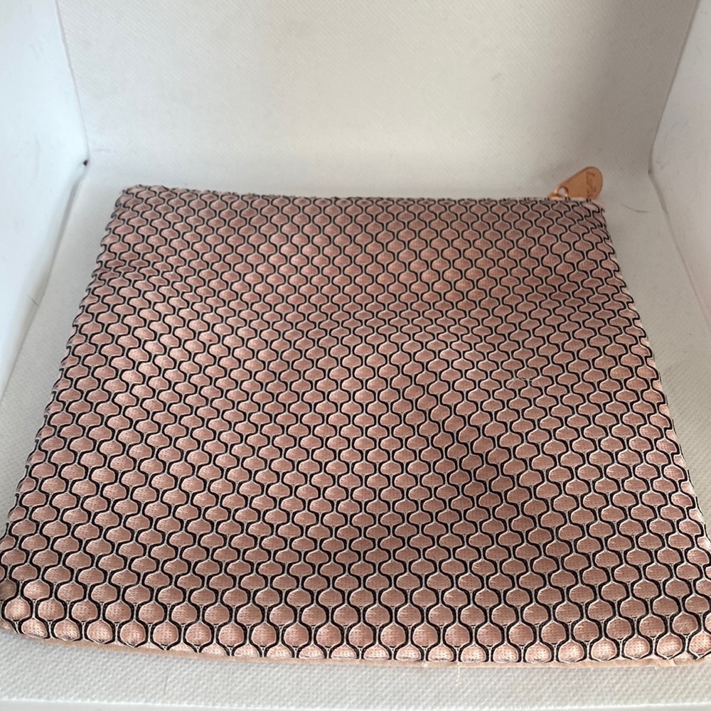 ipsy Pink Metallic Honeycomb Cosmetic Pouch